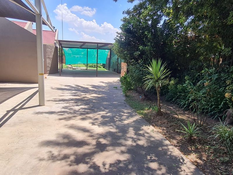 Luxury, Space & Income Potential — A Rare 1,995sqm Opportunity in Prime Bedworth Park - Photo 10