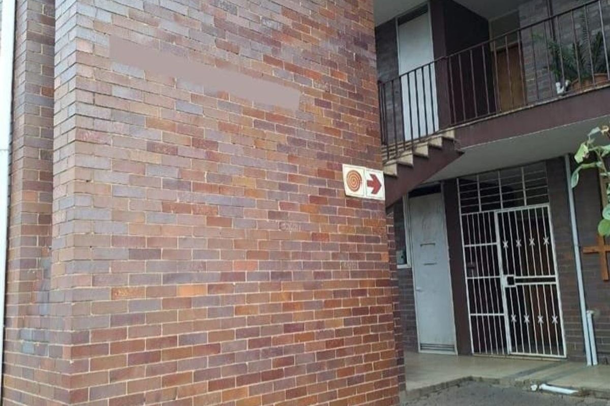Spacious 2-Bedroom First Floor Unit – Prime Location - Photo 3