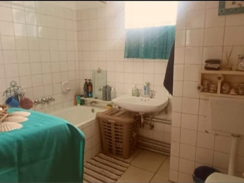 Spacious 2-Bedroom First Floor Unit – Prime Location - Photo 10