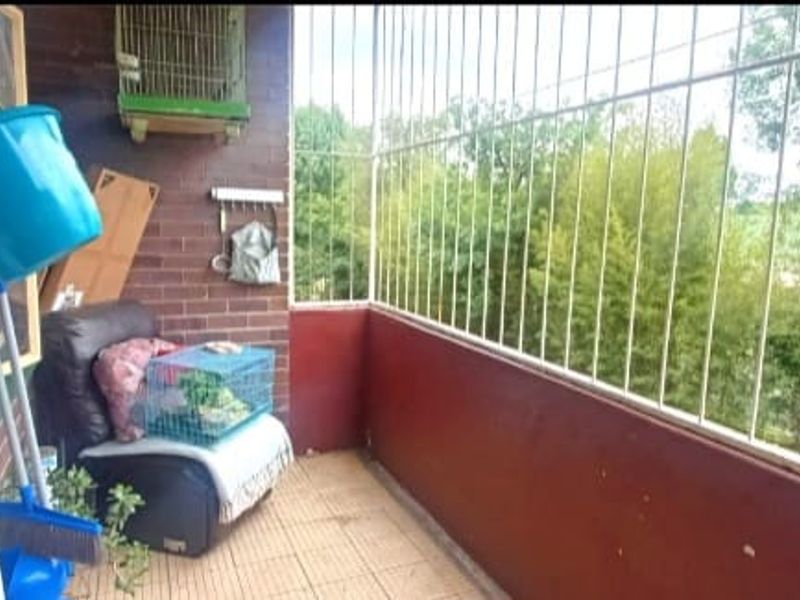 Spacious 2-Bedroom First Floor Unit – Prime Location - Photo 8