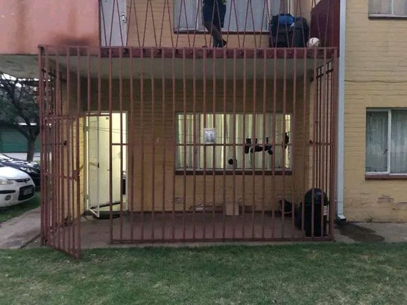 🏡 **FLAT FOR SALE – PERFECT STARTER HOME OR INVESTMENT!** 🏡 - Photo 1