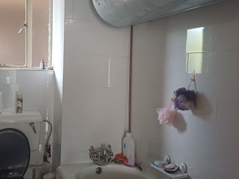 2 Bedroom flat for sale - Photo 5