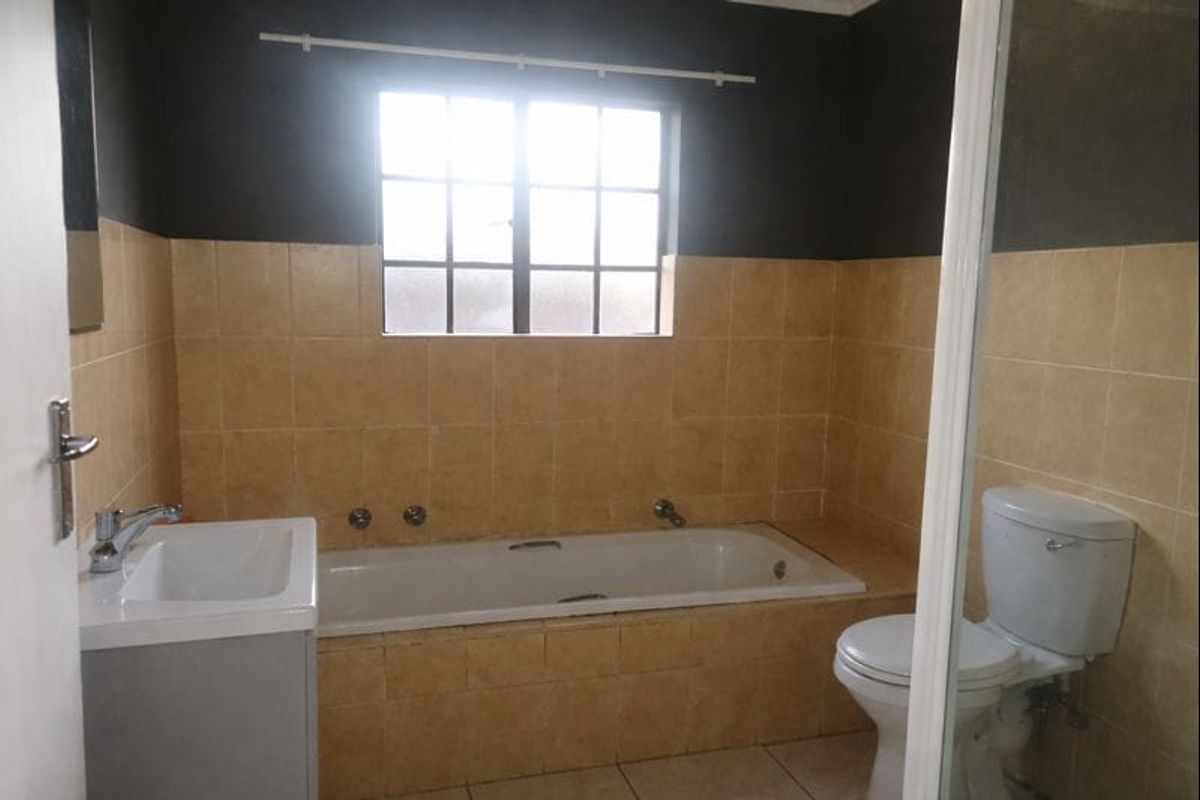 Town House - Photo 4