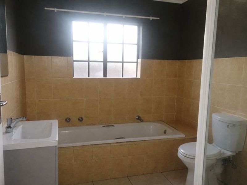 Town House - Photo 4
