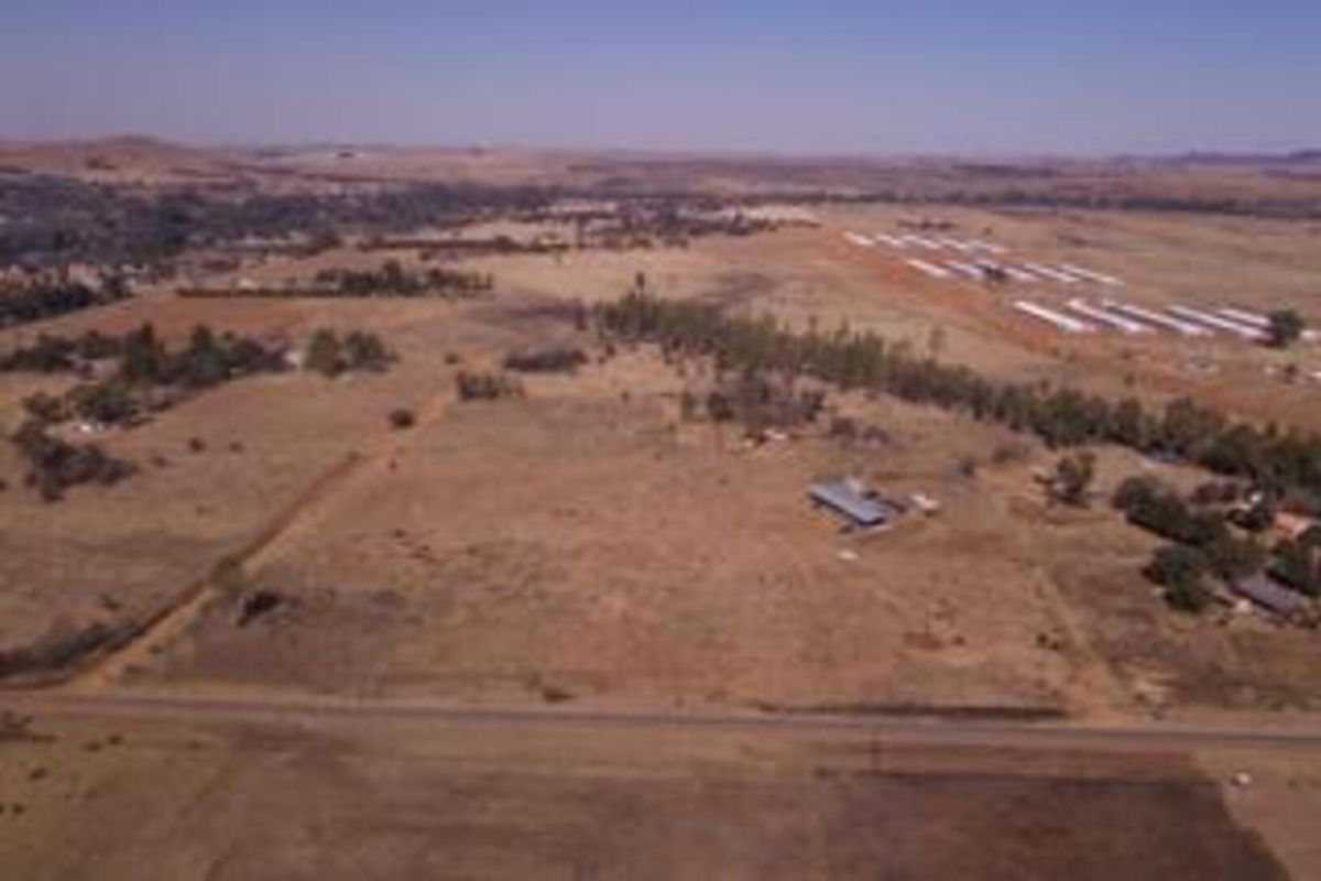 Prime vacant land in Lindequesdrif - Photo 3