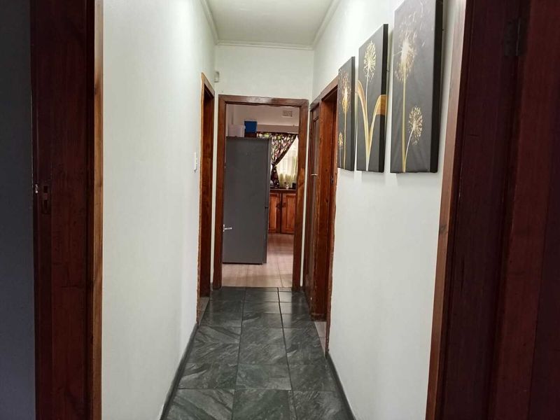 4 Bedroom - Photo 10