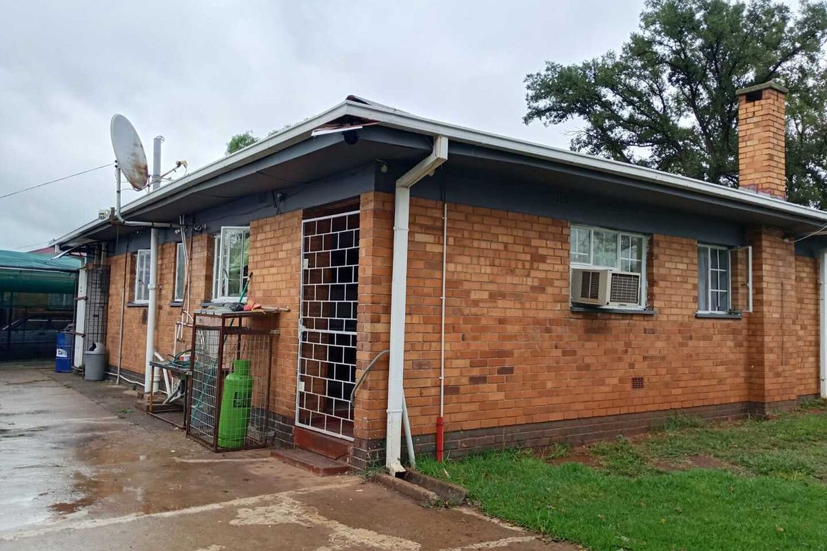 4 Bedroom - Photo 3