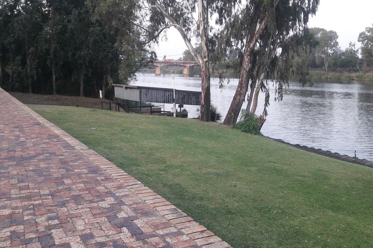 Elegant 3-Bedroom Townhouse in Exclusive Riverspray Lifestyle Estate - Photo 3