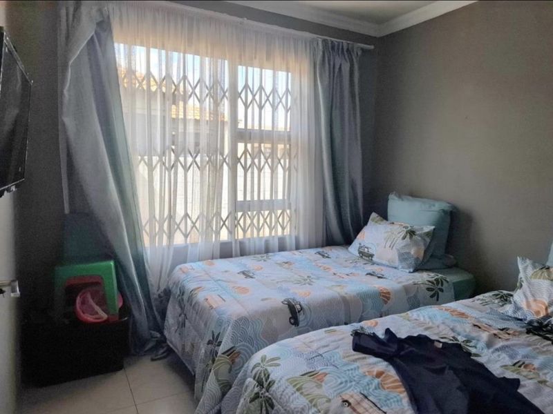 Cozy and Comfortable Family Home in a Well-Maintained Street – Vanderbijlpark - Photo 10