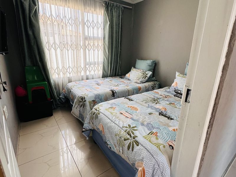 Cozy and Comfortable Family Home in a Well-Maintained Street – Vanderbijlpark - Photo 9