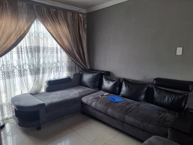 Cozy and Comfortable Family Home in a Well-Maintained Street – Vanderbijlpark - Photo 4