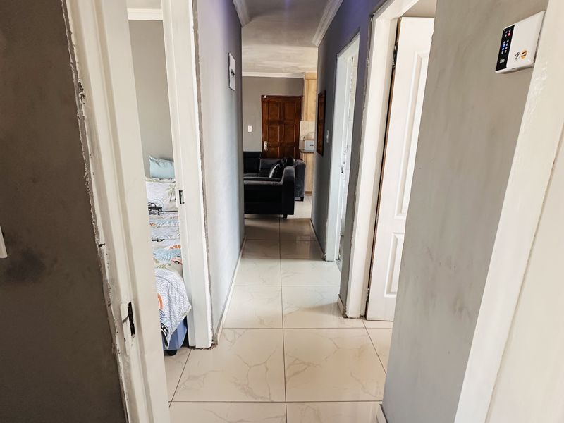 Cozy and Comfortable Family Home in a Well-Maintained Street – Vanderbijlpark - Photo 7