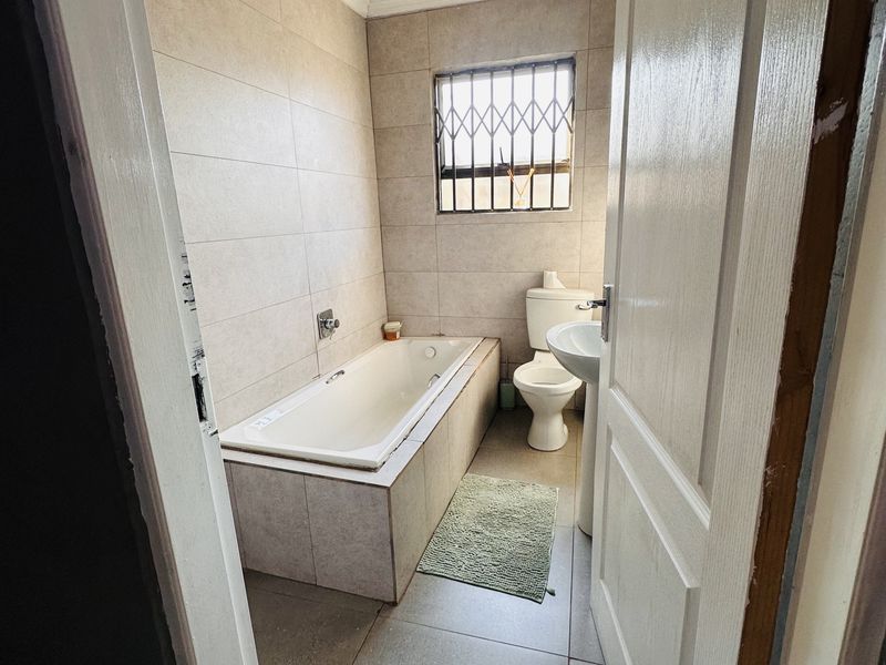 Cozy and Comfortable Family Home in a Well-Maintained Street – Vanderbijlpark - Photo 8