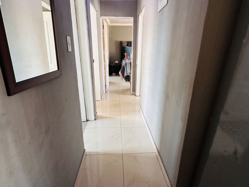 Cozy and Comfortable Family Home in a Well-Maintained Street – Vanderbijlpark - Photo 6