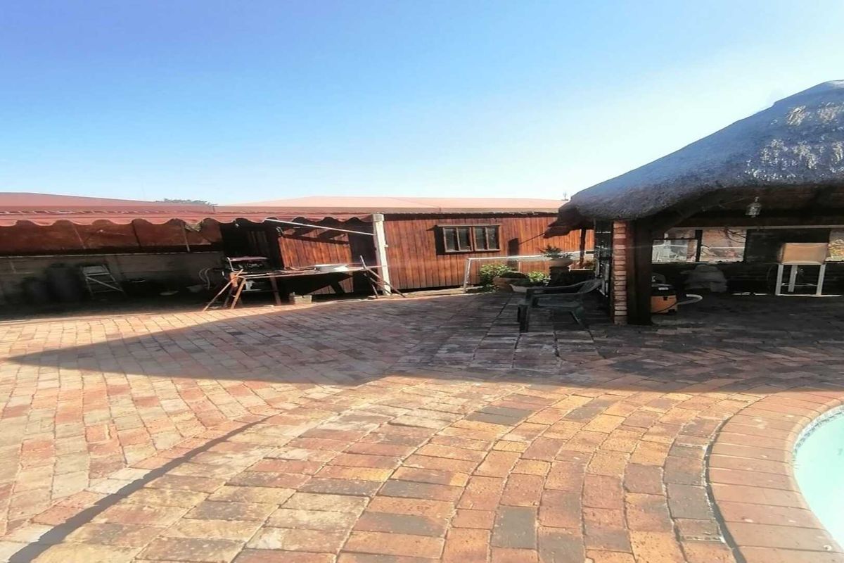 Beautiful 3 Bedroom Waterfront Home – Perfect for Everyday Living or a Relaxing Weekend Escape - Photo 2