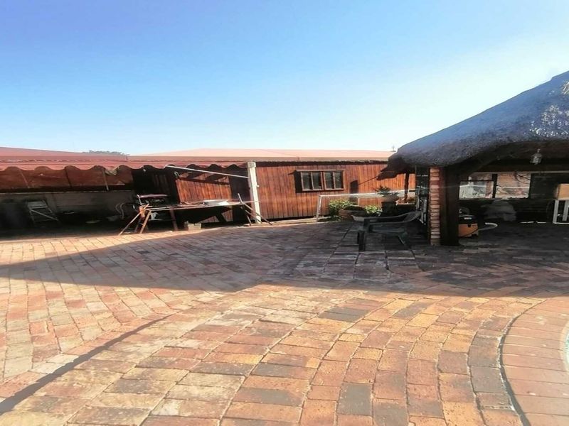 Beautiful 3 Bedroom Waterfront Home – Perfect for Everyday Living or a Relaxing Weekend Escape - Photo 2