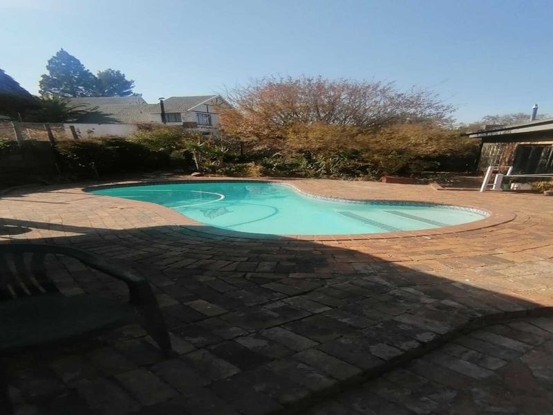 Beautiful 3 Bedroom Waterfront Home – Perfect for Everyday Living or a Relaxing Weekend Escape - Photo 4
