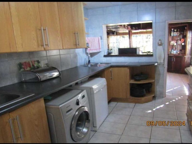 Beautiful 3 Bedroom Waterfront Home – Perfect for Everyday Living or a Relaxing Weekend Escape - Photo 9