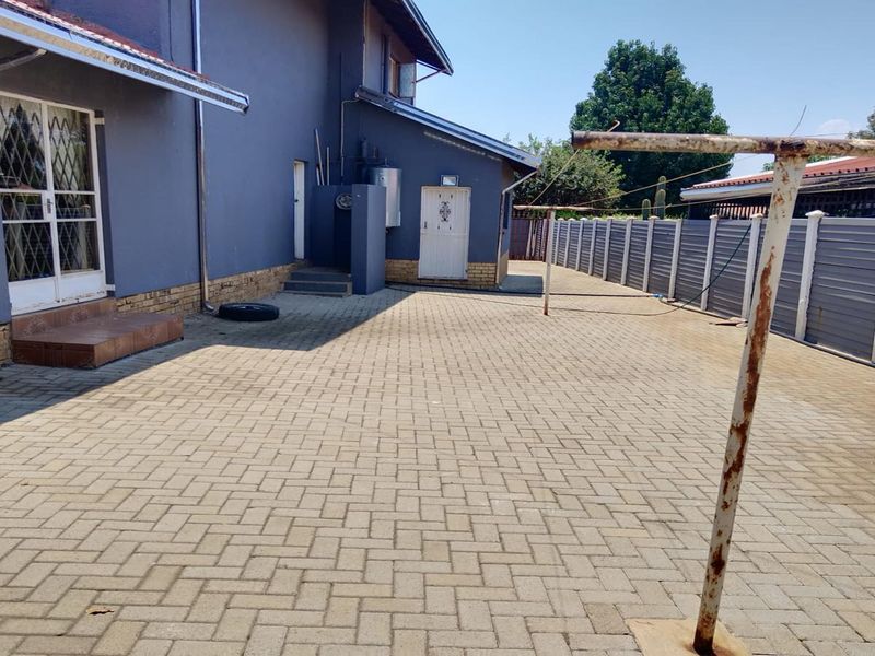 Space & Comfort Property - Photo 10