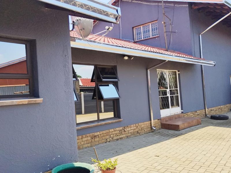 Space & Comfort Property - Photo 9