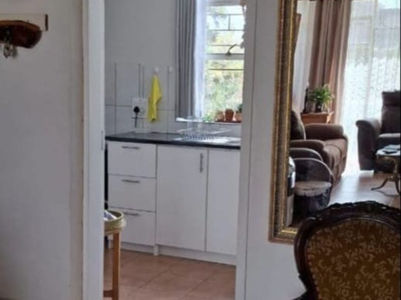 Spacious 2-Bedroom Apartment Next to Vaal Mall - Photo 10