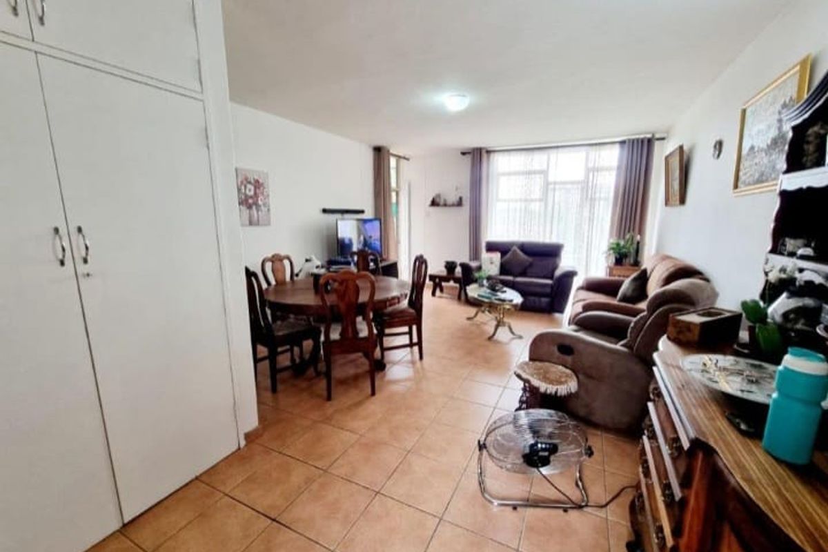 Spacious 2-Bedroom Apartment Next to Vaal Mall - Photo 2