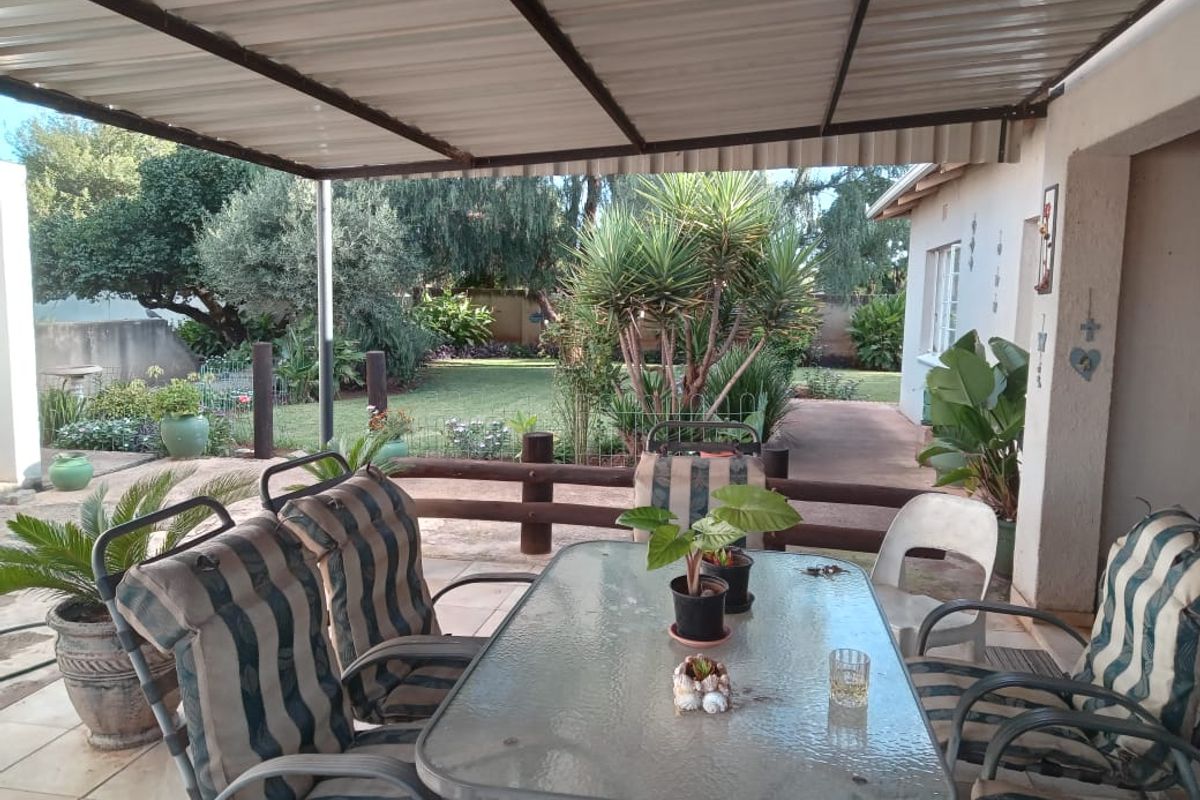 House with workshop - Photo 2