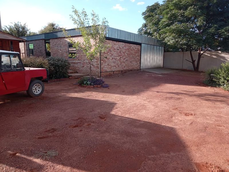 House with workshop - Photo 10
