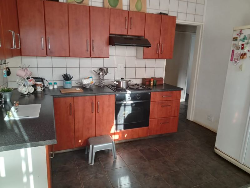 House with workshop - Photo 8