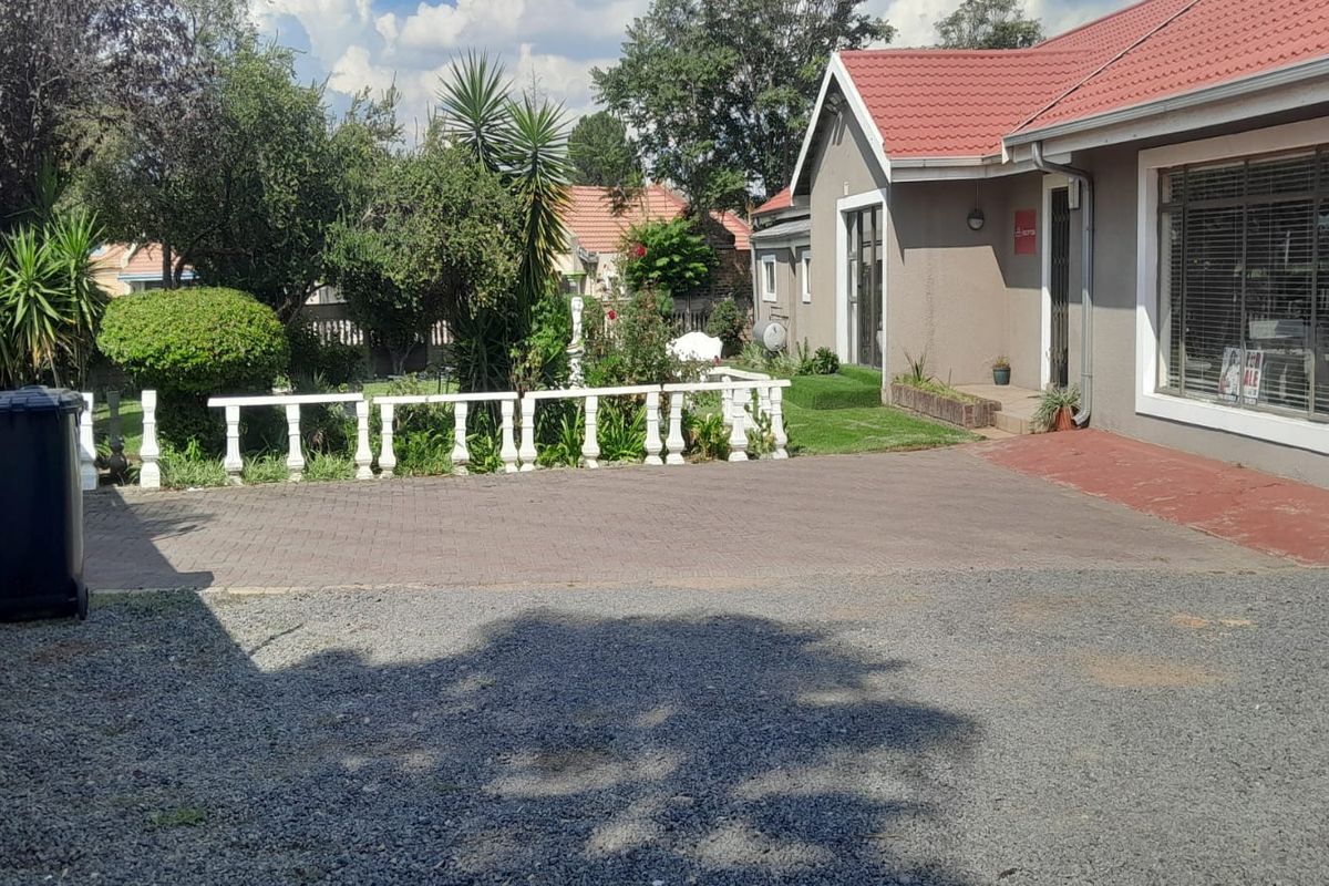 Prime 8-Bedroom Investment Property Opposite Bedworth Centre – Fully Furnished Guest House Setup - Photo 3