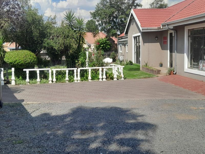 Prime 8-Bedroom Investment Property Opposite Bedworth Centre – Fully Furnished Guest House Setup - Photo 3