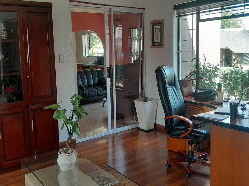 Prime 8-Bedroom Investment Property Opposite Bedworth Centre – Fully Furnished Guest House Setup - Photo 9