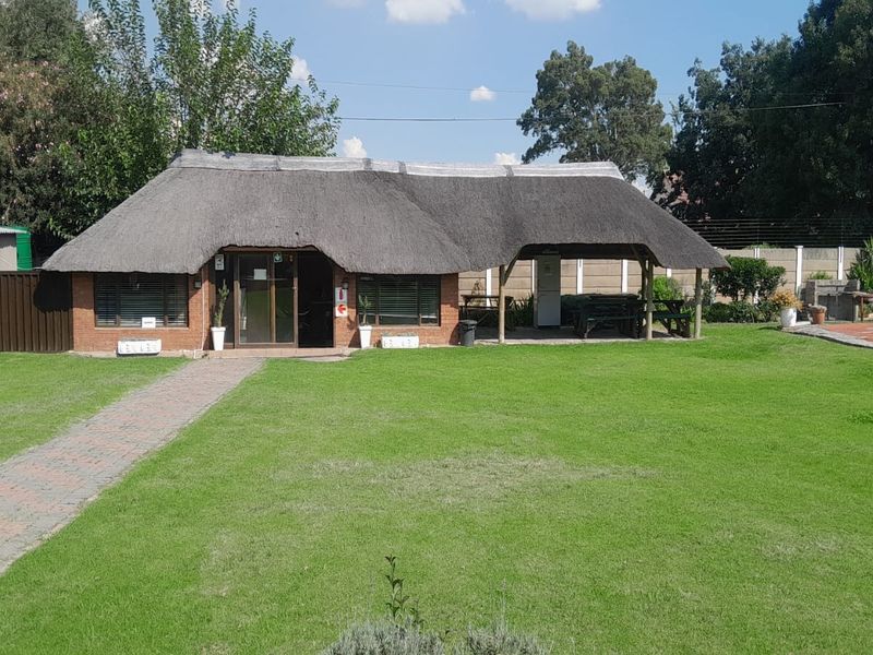 Prime 8-Bedroom Investment Property Opposite Bedworth Centre – Fully Furnished Guest House Setup - Photo 1