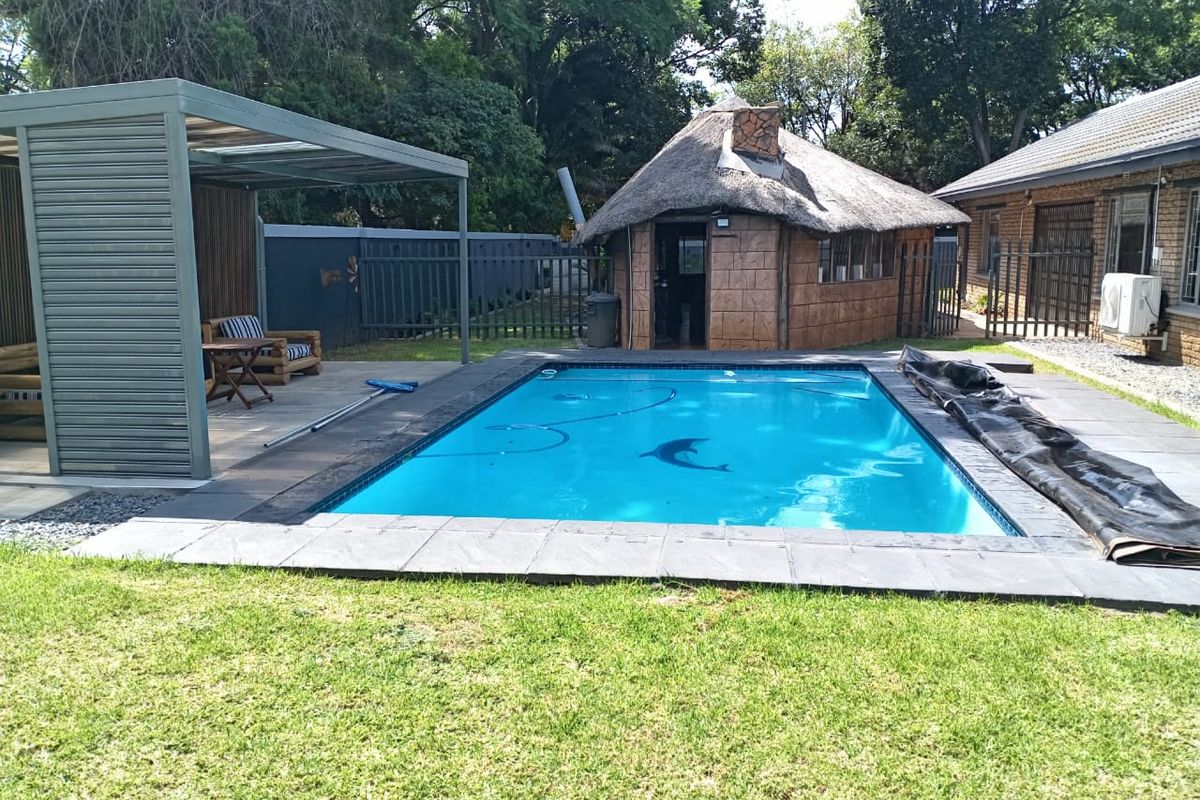 🏡✨ JUST LISTED ✨🏡 - Photo 3