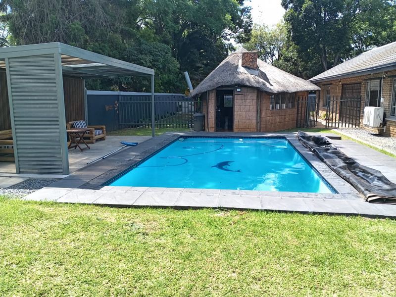 🏡✨ JUST LISTED ✨🏡 - Photo 3