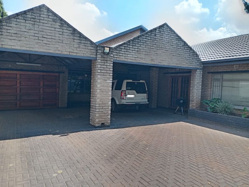 🏡✨ JUST LISTED ✨🏡 - Photo 1