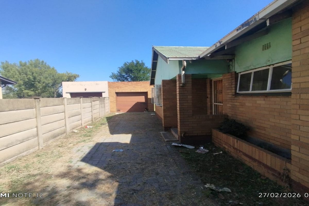 DISTRESSED 3 BEDROOM HOME – MASSIVE POTENTIAL INVESTMENT OPPORTUNITY - Photo 2