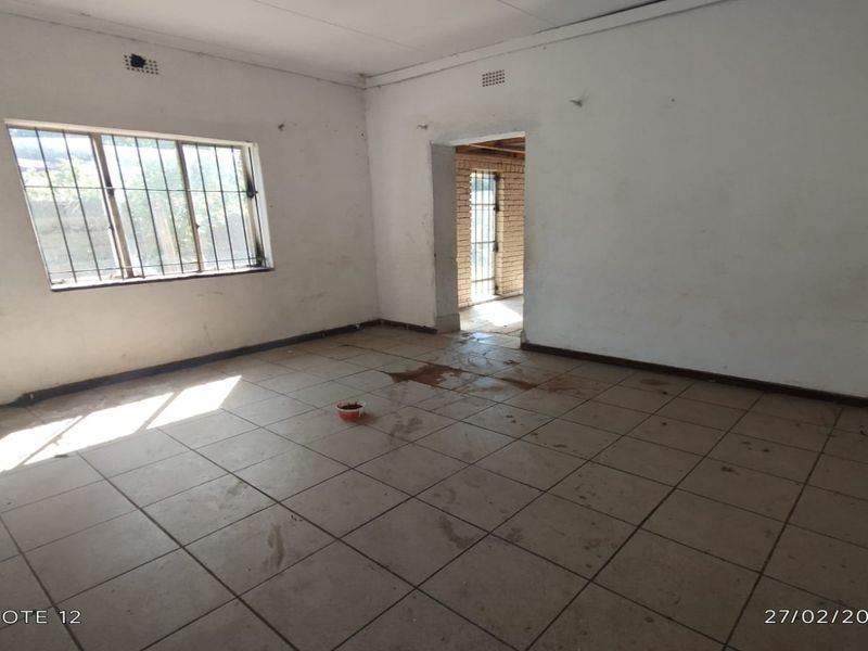 DISTRESSED 3 BEDROOM HOME – MASSIVE POTENTIAL INVESTMENT OPPORTUNITY - Photo 10