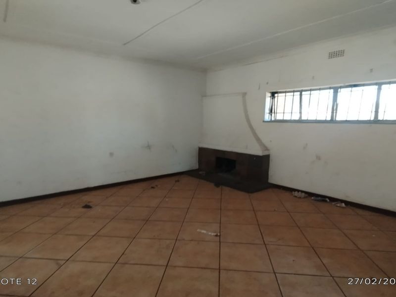 DISTRESSED 3 BEDROOM HOME – MASSIVE POTENTIAL INVESTMENT OPPORTUNITY - Photo 9