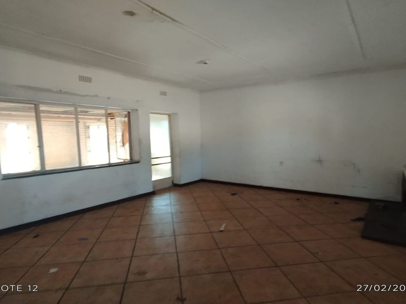 DISTRESSED 3 BEDROOM HOME – MASSIVE POTENTIAL INVESTMENT OPPORTUNITY - Photo 8