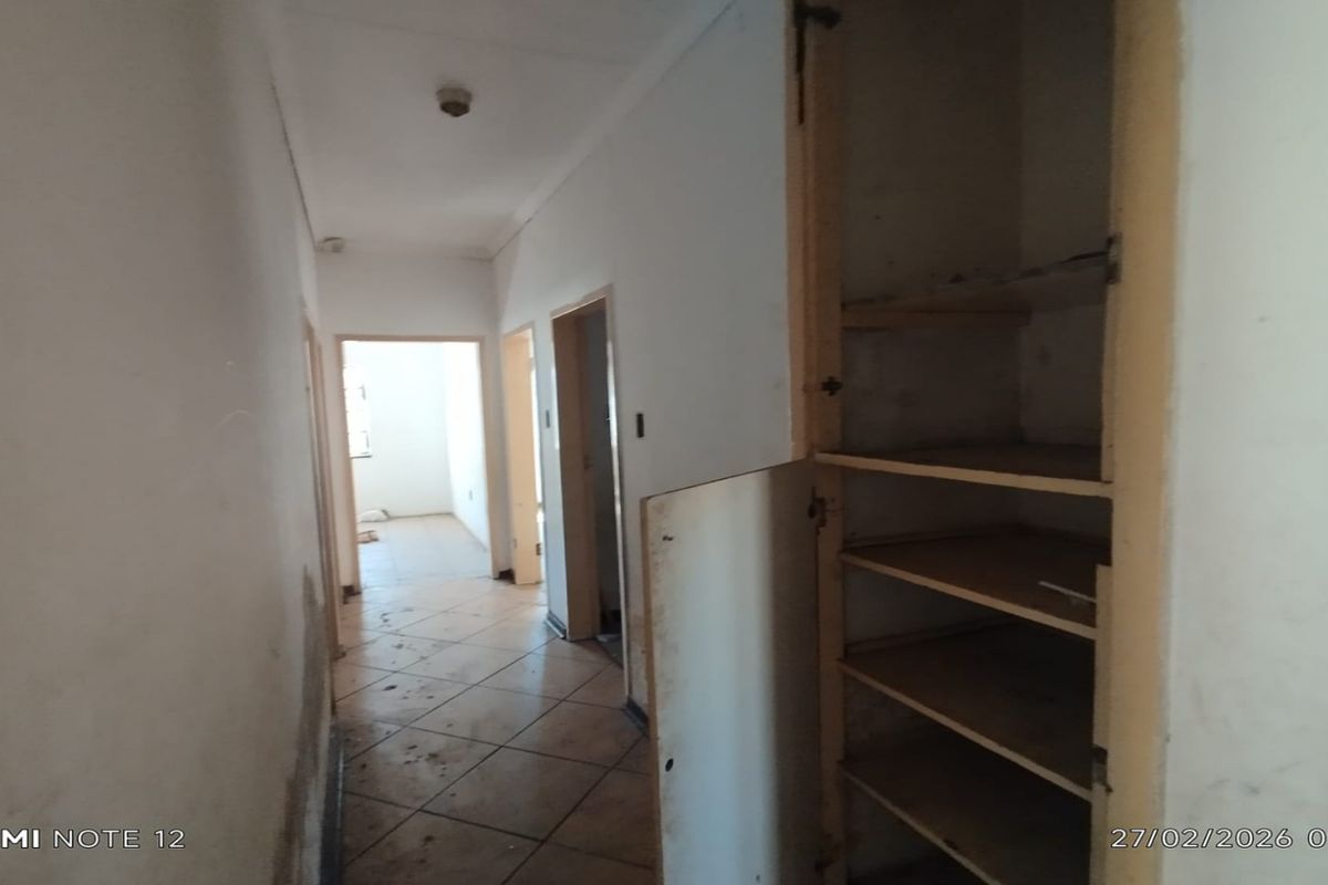 DISTRESSED 3 BEDROOM HOME – MASSIVE POTENTIAL INVESTMENT OPPORTUNITY - Photo 5
