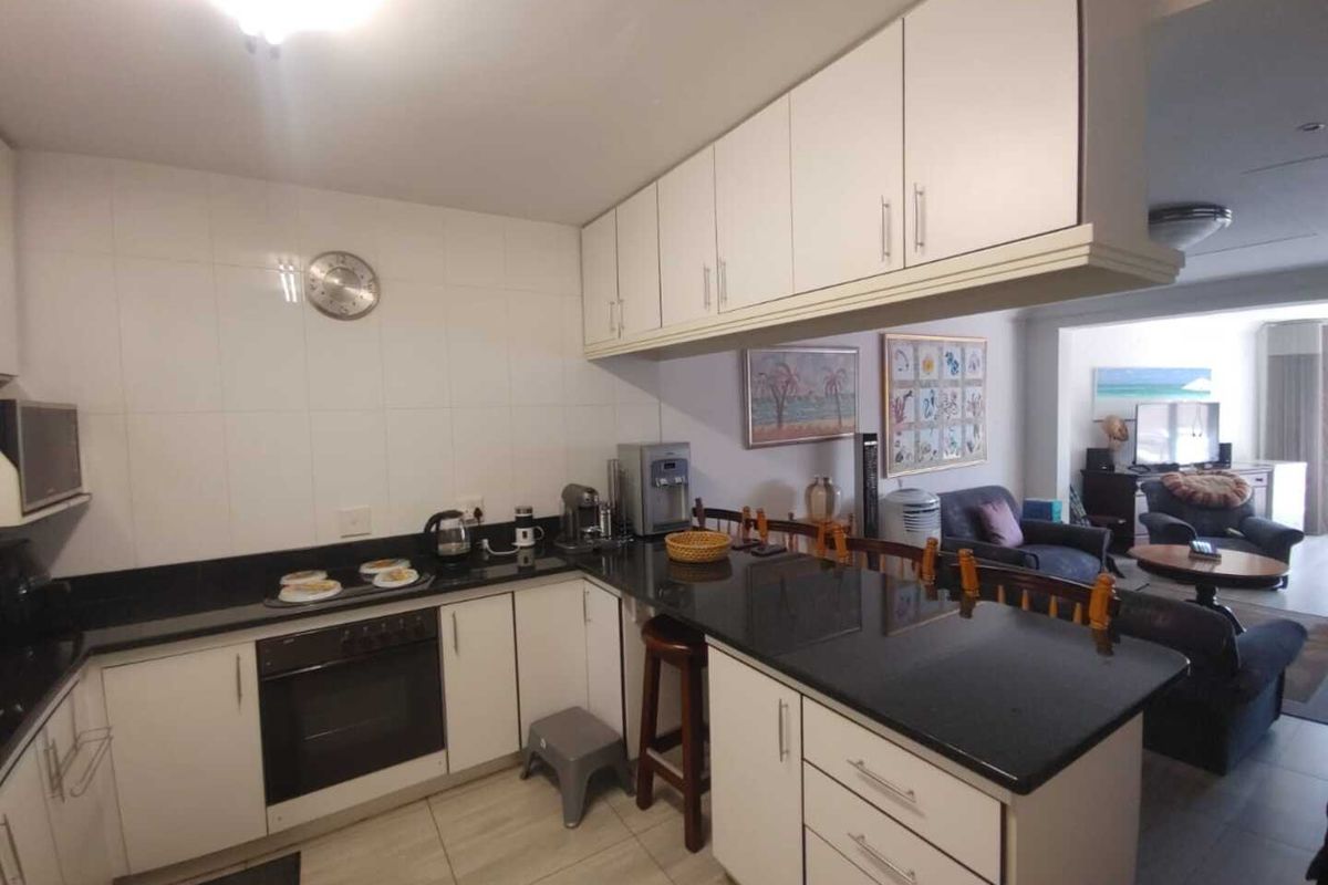 Riverfront Living at Its Best – Fully Furnished 3-Bedroom Gem in Secure Riviera Villa - Photo 2