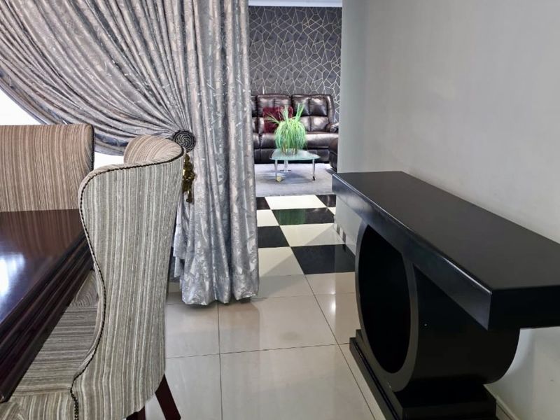 House to raise young family - Photo 8