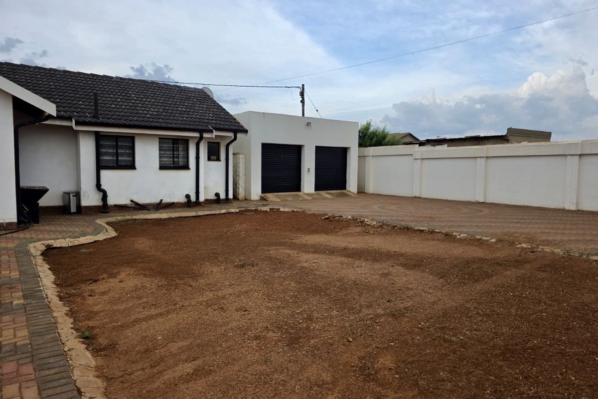 House to raise young family - Photo 2