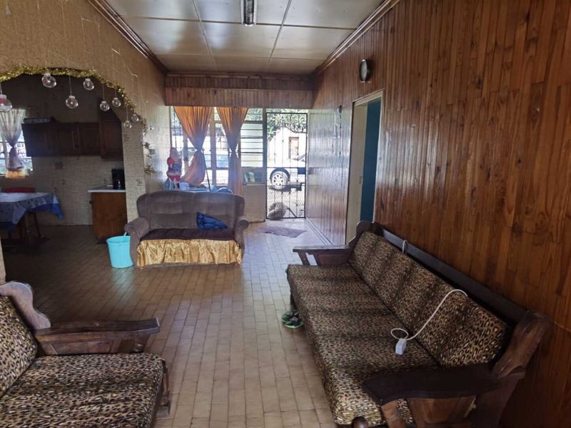 Spacious Family Smallholding with Entertainment Charm in Unitaspark - Photo 2