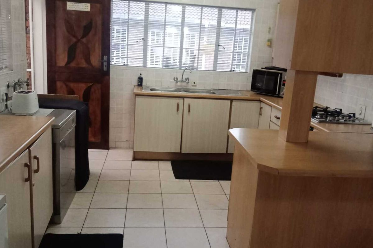 Modern 2-Bedroom Townhouse with Ensuite, Security Features & Covered Patio in Arcon Park - Photo 3