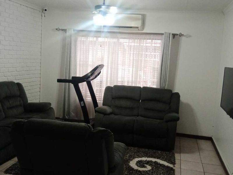 Modern 2-Bedroom Townhouse with Ensuite, Security Features & Covered Patio in Arcon Park - Photo 7