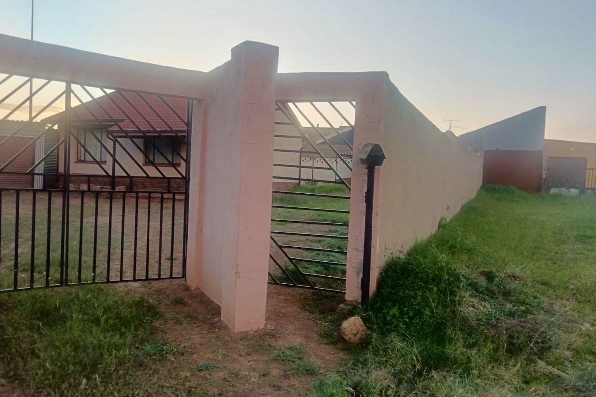 House with rental opportunity - Photo 2