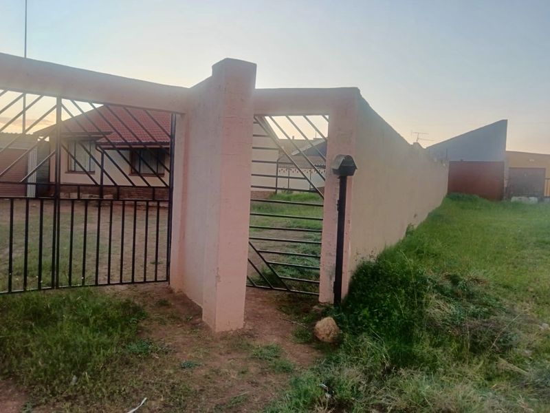 House with rental opportunity - Photo 2