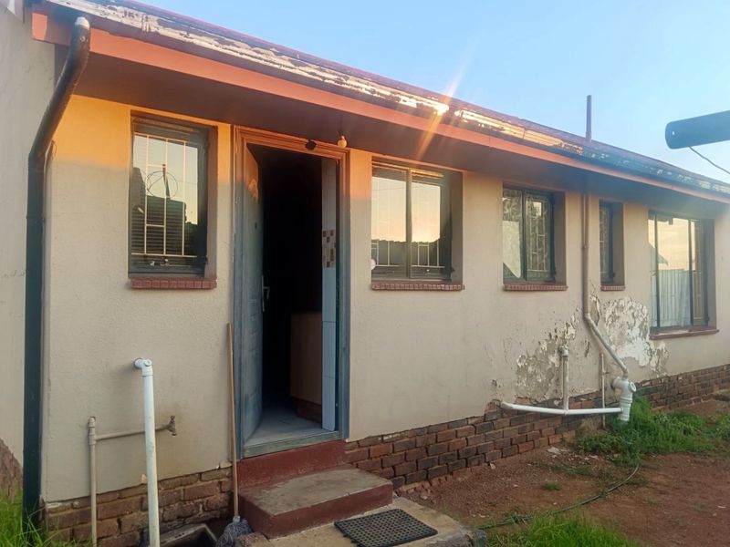 House with rental opportunity - Photo 1